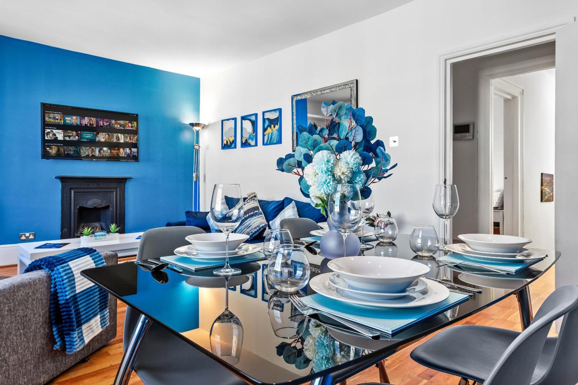 Balcony Blue Theme 1 Bedroom Central London Luxury Flat Near Hyde Park! Accommodates Up To 6! Double Sofa Bed And Next To Station! Extérieur photo