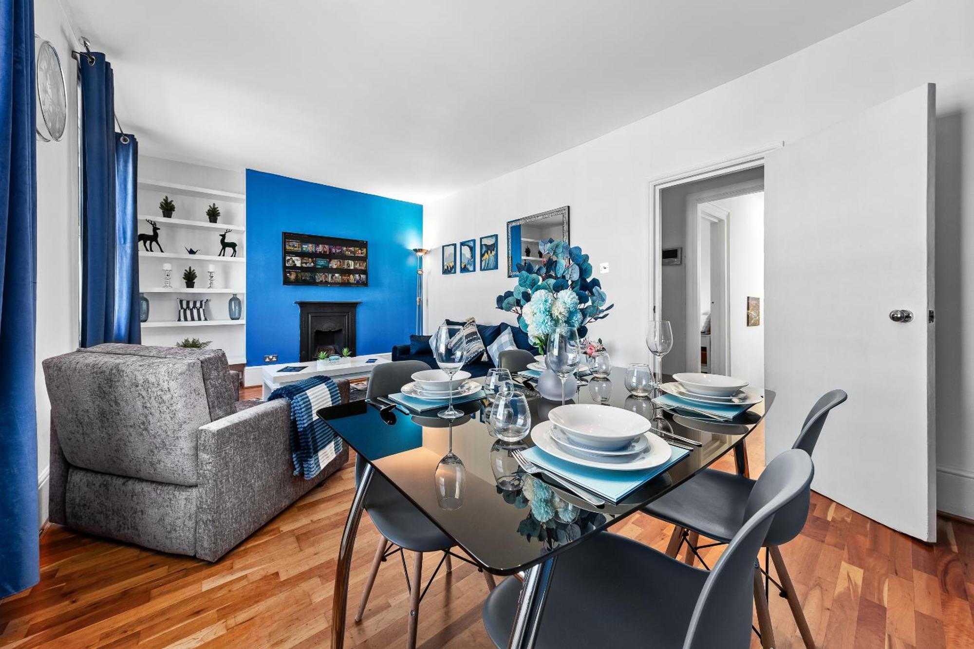 Balcony Blue Theme 1 Bedroom Central London Luxury Flat Near Hyde Park! Accommodates Up To 6! Double Sofa Bed And Next To Station! Extérieur photo