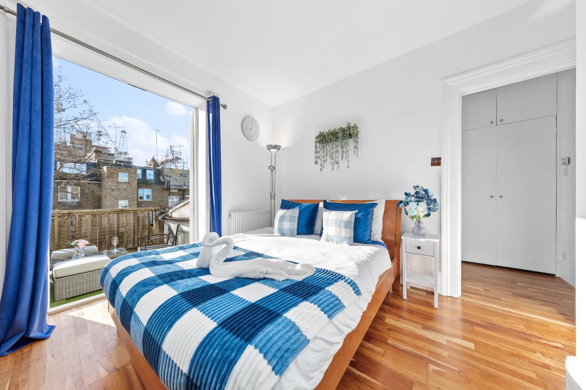 Balcony Blue Theme 1 Bedroom Central London Luxury Flat Near Hyde Park! Accommodates Up To 6! Double Sofa Bed And Next To Station! Extérieur photo