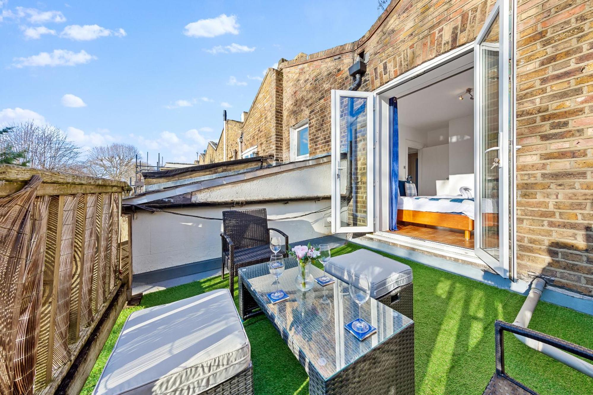 Balcony Blue Theme 1 Bedroom Central London Luxury Flat Near Hyde Park! Accommodates Up To 6! Double Sofa Bed And Next To Station! Extérieur photo