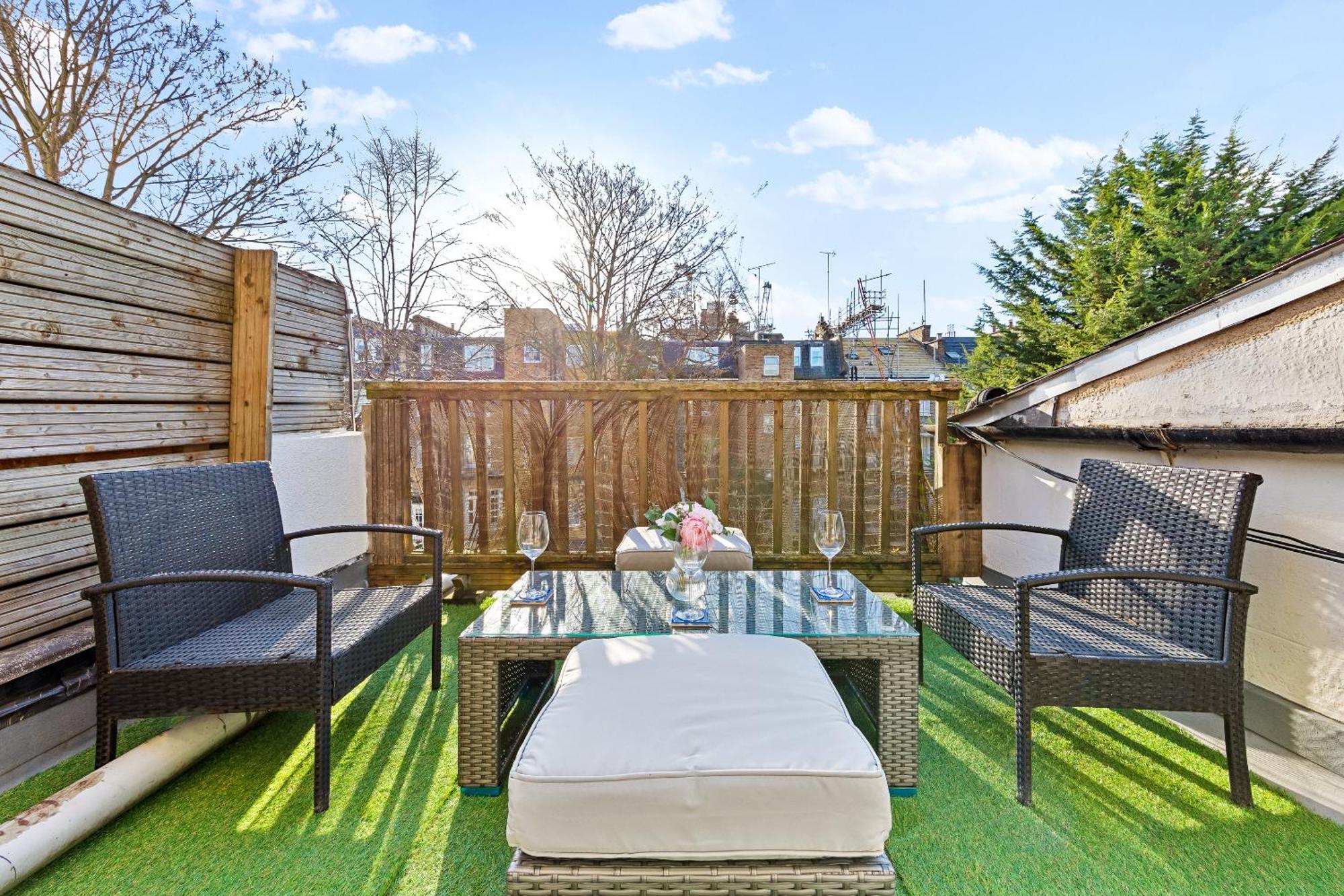 Balcony Blue Theme 1 Bedroom Central London Luxury Flat Near Hyde Park! Accommodates Up To 6! Double Sofa Bed And Next To Station! Extérieur photo
