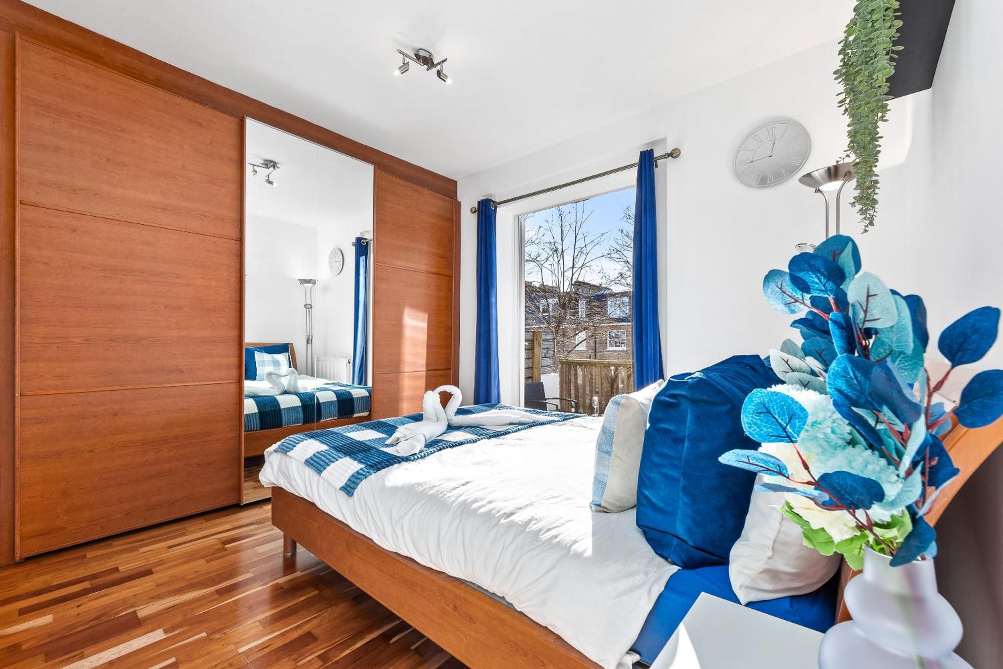 Balcony Blue Theme 1 Bedroom Central London Luxury Flat Near Hyde Park! Accommodates Up To 6! Double Sofa Bed And Next To Station! Extérieur photo