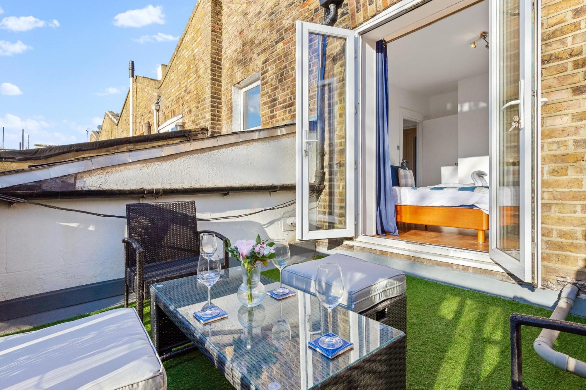 Balcony Blue Theme 1 Bedroom Central London Luxury Flat Near Hyde Park! Accommodates Up To 6! Double Sofa Bed And Next To Station! Extérieur photo