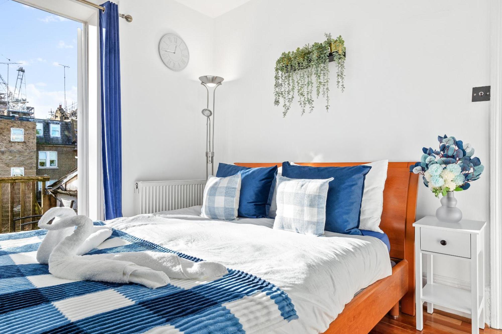 Balcony Blue Theme 1 Bedroom Central London Luxury Flat Near Hyde Park! Accommodates Up To 6! Double Sofa Bed And Next To Station! Extérieur photo