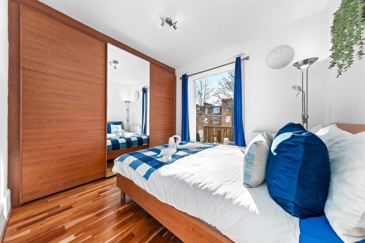 Balcony Blue Theme 1 Bedroom Central London Luxury Flat Near Hyde Park! Accommodates Up To 6! Double Sofa Bed And Next To Station! Extérieur photo