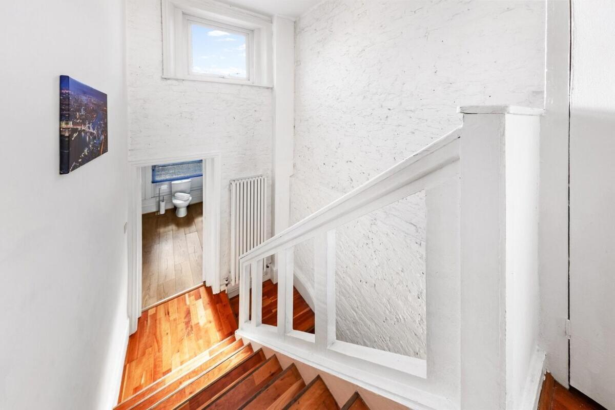 Balcony Blue Theme 1 Bedroom Central London Luxury Flat Near Hyde Park! Accommodates Up To 6! Double Sofa Bed And Next To Station! Extérieur photo