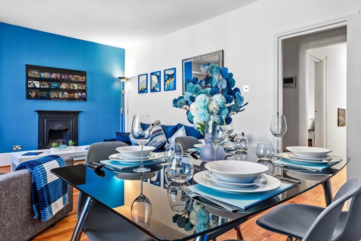 Balcony Blue Theme 1 Bedroom Central London Luxury Flat Near Hyde Park! Accommodates Up To 6! Double Sofa Bed And Next To Station! Extérieur photo