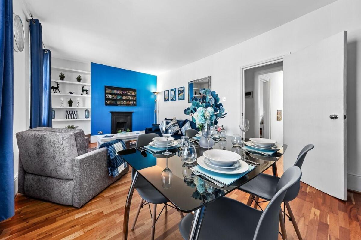 Balcony Blue Theme 1 Bedroom Central London Luxury Flat Near Hyde Park! Accommodates Up To 6! Double Sofa Bed And Next To Station! Extérieur photo