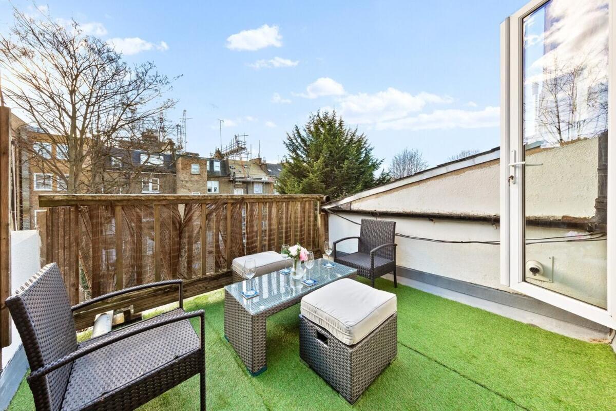 Balcony Blue Theme 1 Bedroom Central London Luxury Flat Near Hyde Park! Accommodates Up To 6! Double Sofa Bed And Next To Station! Extérieur photo