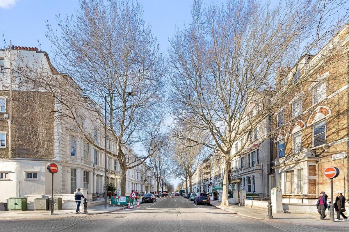 Balcony Blue Theme 1 Bedroom Central London Luxury Flat Near Hyde Park! Accommodates Up To 6! Double Sofa Bed And Next To Station! Extérieur photo