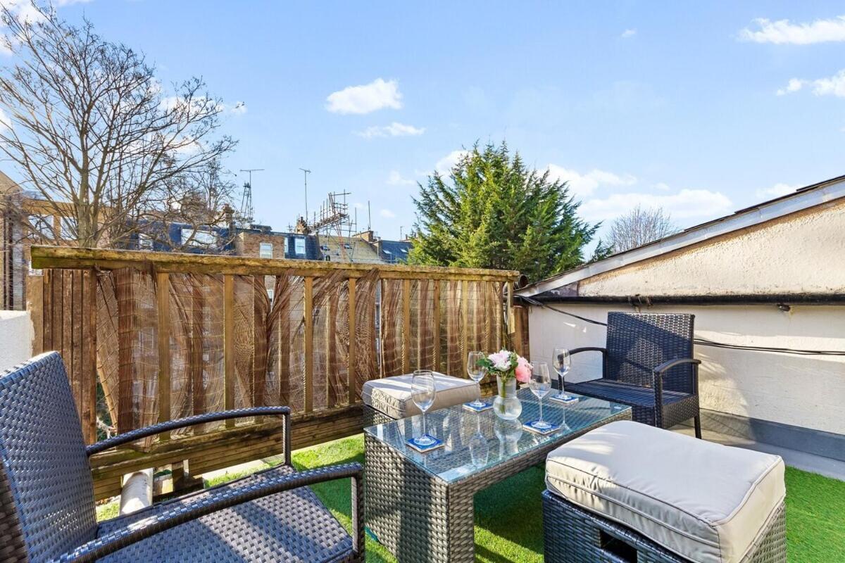 Balcony Blue Theme 1 Bedroom Central London Luxury Flat Near Hyde Park! Accommodates Up To 6! Double Sofa Bed And Next To Station! Extérieur photo